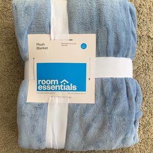 Room Essentials Plush Blanket in Light Blue
